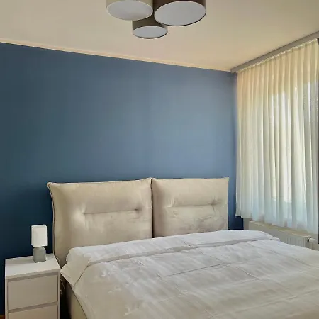 Διαμέρισμα Homely 3 *