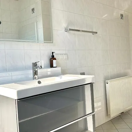 Homely 3 *