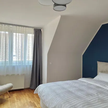 Διαμέρισμα Homely 3 *